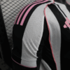 camiseta-juventus-primera-equipacion-version-jugador-2025-2026-puño