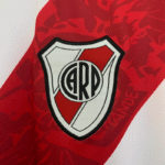 camiseta-river-plate-primera-equipacion-retro-2013-2014-escudo