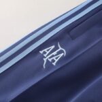 chandal-argentina-celeste-2024-2025-escudo-pantalon