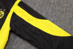 chandal-borussia-dortmund-capucha-2023-2024-hombro