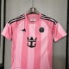conjunto-niño-inter-miami-primera-equipacion-2025-2026-pecho