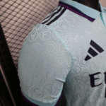 camiseta-arsenal-entrenamiento-version-jugador-2025-2026-puño