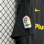 camiseta-atletico-de-madrid-segunda-equipacion-retro-2016-2017-puño