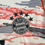 camiseta-bayern-munich-segunda-equipacion-2025-2026-escudo