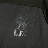 camiseta-liverpool-edicion-especial-negro-retro-2019-2020-escudo