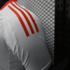 camiseta-liverpool-segunda-equipacion-version-jugador-2025-2026-puño