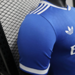 camiseta-real-madrid-2-segunda-equipacion-2025-2026-puño-derecho