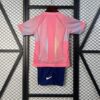 Conjunto-niño-fc-barcelona-edicion-especial-rosado-2024-2025-parte-trasera