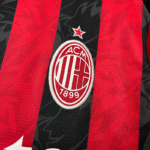 camiseta-ac-milan-primera-equipacion-2025-2026-escudo