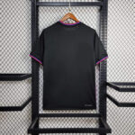 camiseta-barcelona-edicion-especial-negro-2024-2025-parte-trasera