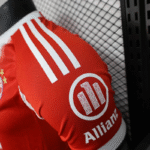 camiseta-bayern-munich-primera-equipacion-version-jugador-2025-2026-hombro