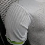 camiseta-brazil-Jesus-edicion-especial-2025-2026-puño