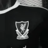 camiseta-liverpool-Goalkeeper-version-jugador-2025-2026-escudo
