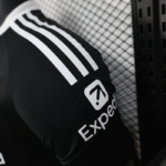 camiseta-liverpool-Goalkeeper-version-jugador-2025-2026-hombro