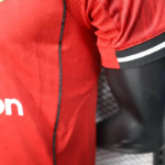 camiseta-manchester-united-primera-equipacion-version-jugador-2025-2026-axila