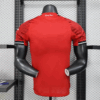 camiseta-manchester-united-primera-equipacion-version-jugador-2025-2026-parte-trasera