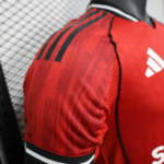 camiseta-manchester-united-primera-equipacion-version-jugador-2025-2026-puño