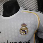 camiseta-real-madrid-primera-equipacion-version-jugador-2025-2026-escudo