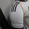 camiseta-real-madrid-primera-equipacion-version-jugador-2025-2026-puño