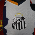 camiseta-santos-edicion-especial-neymar-multiples-equipos-2025-2026-escudo