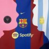 conjunto-niño-edicion-especial-messi-2025-2026-escudo