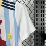 conjunto-niño-edicion-especial-messi-2025-2026-puño