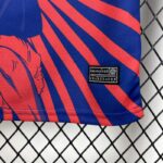 conjunto-niño-fc-barcelona-edicion-especial-monkey-d-luffy-one-piece-2025-2026-pretina