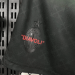 pantalon-corto-ac-milan-cuarta-equipacion-x-off-white-2025-2026-escudo