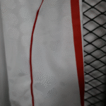 pantalon-corto-arsenal-primera-equipacion-2025-2026-lateral-izquierdo