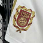 pantalon-corto-bayern-de-munich-edicion-125-aniversario-2025-2026-escudo