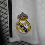 pantalon-corto-real-madrid-primera-equipacion-2025-2026-escudo