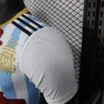 camiseta-edicion-especial-messi-multiples-equipos-2025-2026-puño