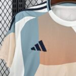 camiseta-españa-segunda-equipacion-2025-2026-puño