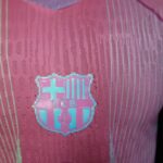 camiseta-fc-barcelona-edicion-especial-rosa-version-jugador-2025-2026-escudo