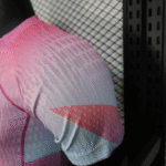 camiseta-fc-barcelona-edicion-especial-rosa-version-jugador-2025-2026-puño-izquierdo