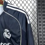 camiseta-real-madrid-segunda-equipacion-manga-larga-2025-2026-hombro