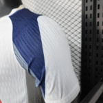 camiseta-tottenham-primera-equipacion-version-jugador-2025-2026-puño