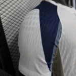 camiseta-tottenham-primera-equipacion-version-jugador-2025-2026-puño-derecho