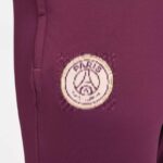 chandal-psg-vino-2024-2025-escudo