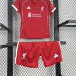 conjunto-niño-liverpool-primera-equipacion-2025-2026-frontal