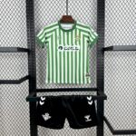 conjunto-niño-real-betis-final-conference-league-2025-2026