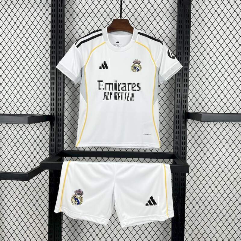 conjunto-niño-real-madrid-primera-equipacion-2025-2026 conjunto-niño-real-madrid-primera-equipacion-2025-2026