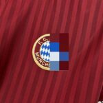Camiseta-bayern-de-munich-terrace-icons-2025-2026-escudo