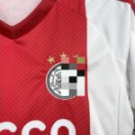Conjunto Niño Ajax Primera Equipación 2025-2026-pecho.