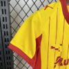 Conjunto Niño RC Lens Primera Equipación 2025-2026-hombro.