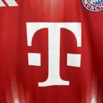 camiseta-bayern-de-munich-primera-equipacion-2025-2026-pecho