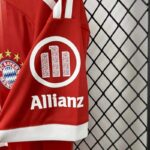 camiseta-bayern-de-munich-primera-equipacion-2025-2026-puño