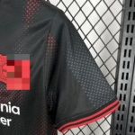 camiseta-bayern-leverkusen-primera-equipacion-2025-2026-puño