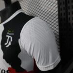 camiseta-edicion-especial-ronaldo-multiples-equipos-2025-2026-puno-izquierdo