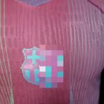 camiseta-fc-barcelona-edicion-especial-rosa-version-jugador-2025-2026-escudo
